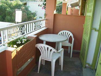 Anna Maria Studios And Apartments Мораитика Екстериор снимка