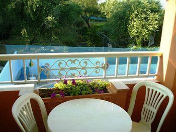 Anna Maria Studios And Apartments Мораитика Екстериор снимка
